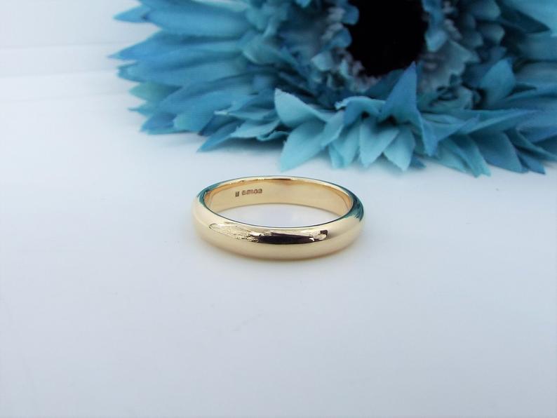 9ct Gold Wedding Ring - D Shaped - 4mm - Polished