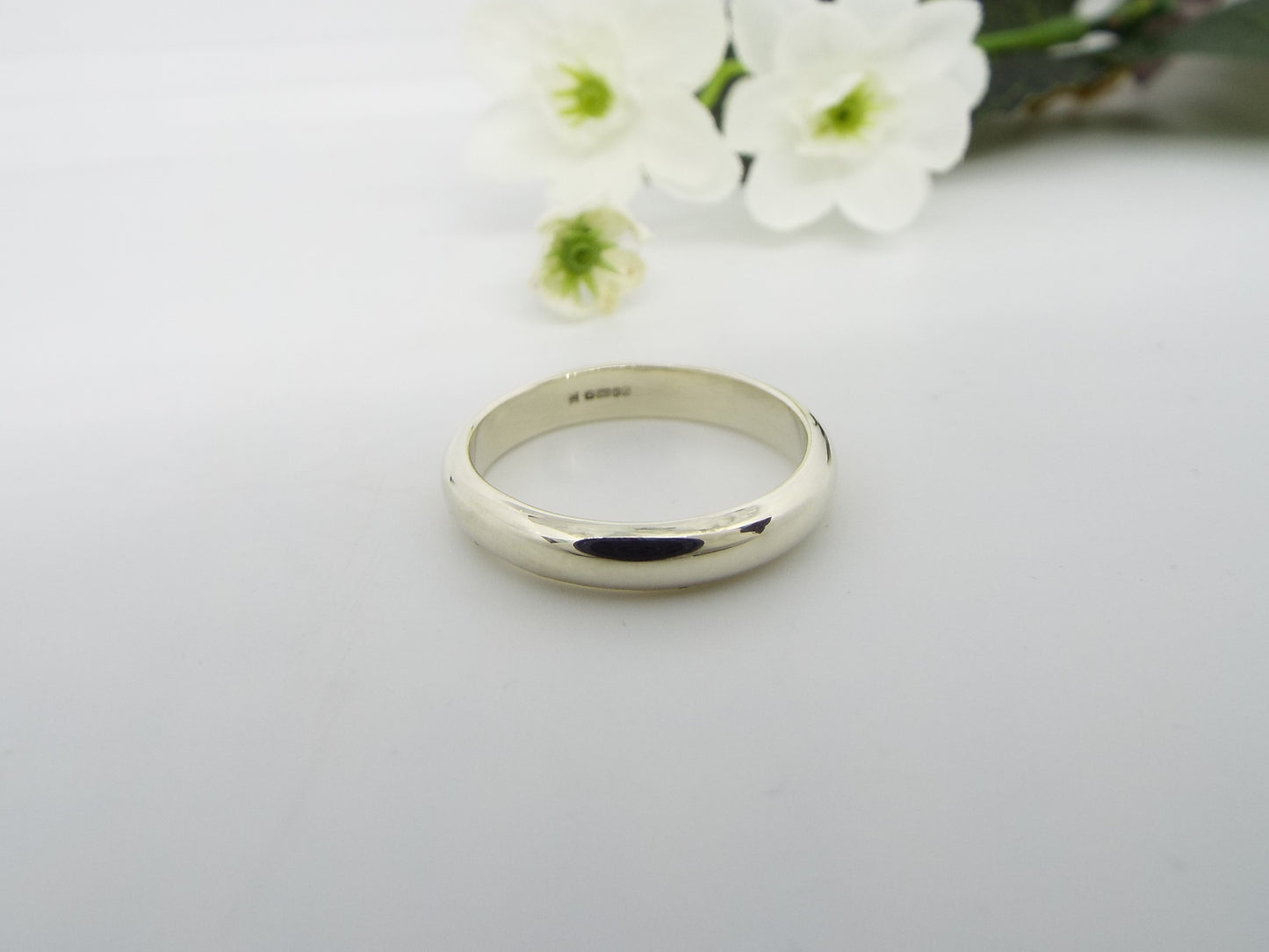 9ct White Gold Wedding Ring - Smooth polished - 4mm wide